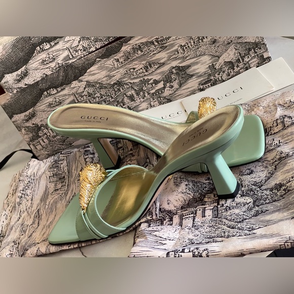 Gucci green glossy tiger Dora toe slide sandals ( size7 ) - Picture 10 of 12